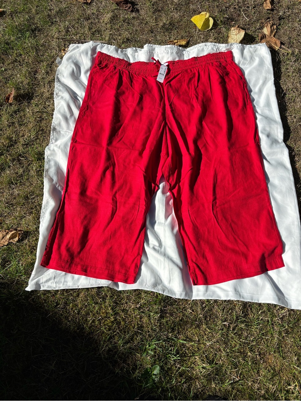 Women's Red Elastic-Waist Capris